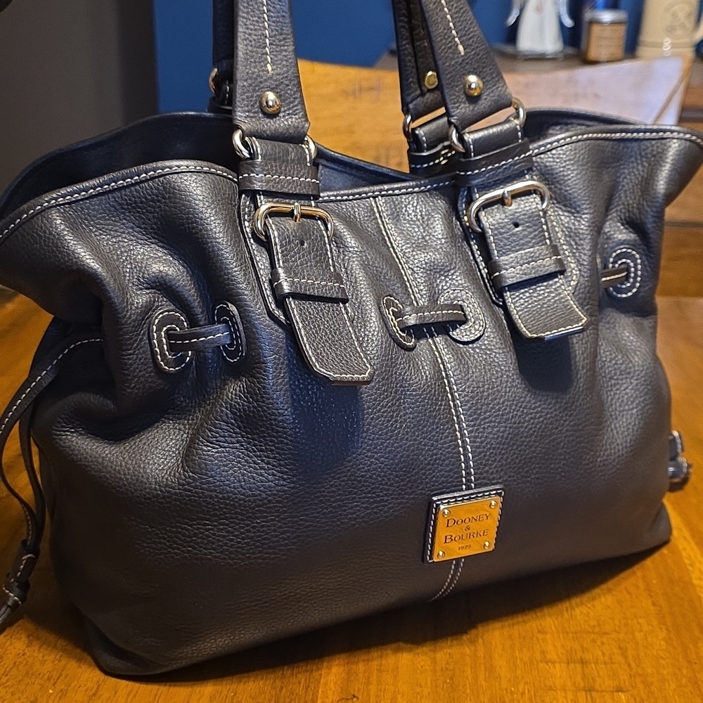 Dooney & Bourke Vintage Brown Pebbled Leather Chiara Tote Bag. - Picture 16 of 16